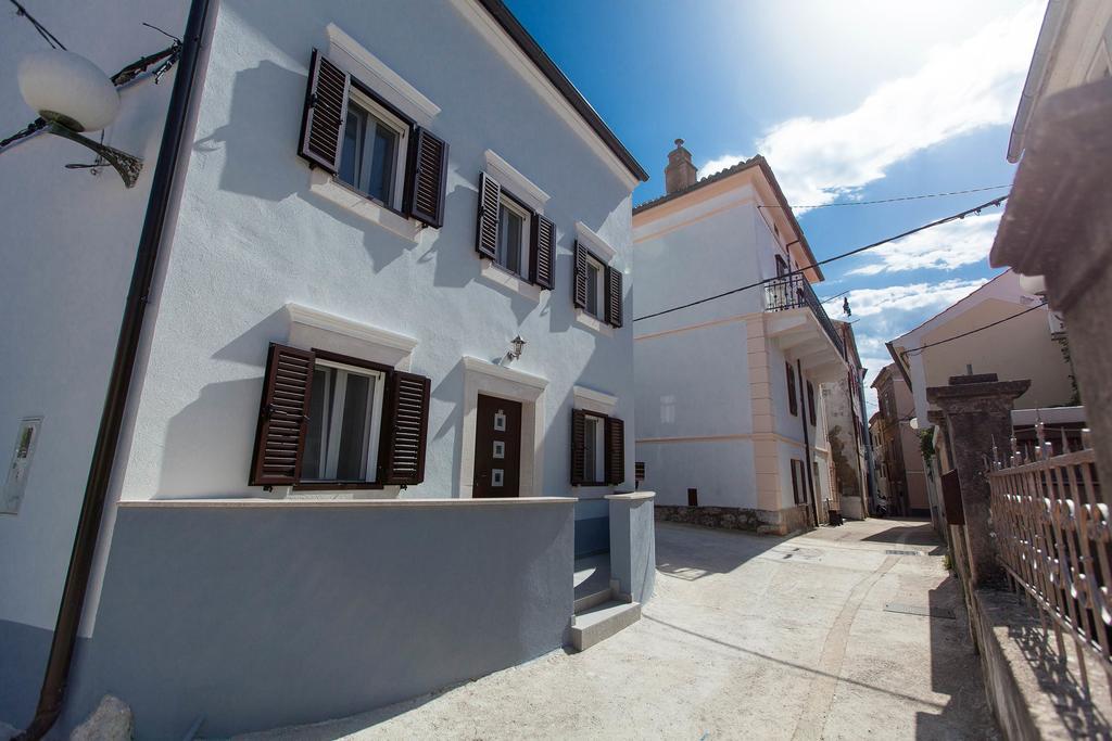 Holiday Home Nika Omišalj Exterior foto